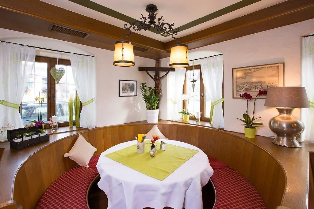 فندق جارمش بارتنكيرشنفي  Gasthof Zum Lamm